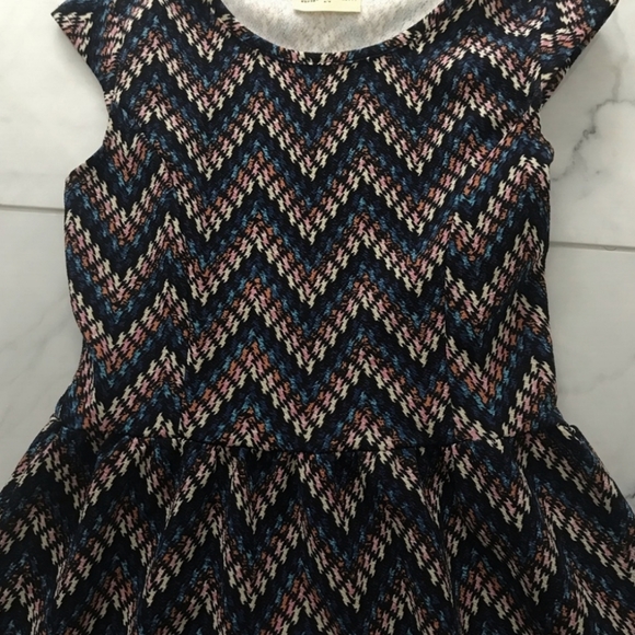 Dress - Picture 2 of 6